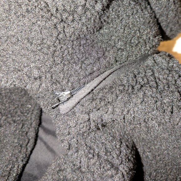 Quince Women's Sherpa Jacket in Black sz M NWT Removable Hood Full Zip - Picture 8 of 9